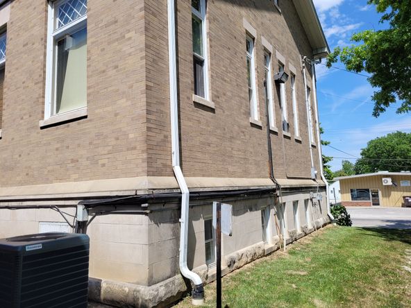 214 School St, Hillsboro, IL 62049